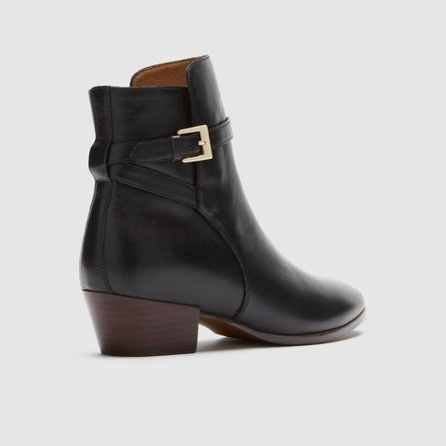 Isa Black